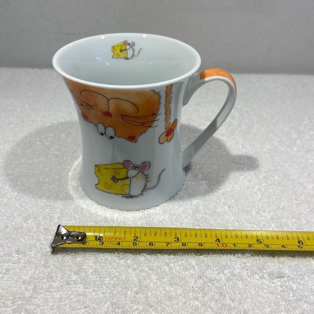 Novelty Cat And Mouse Holding Cheese Mug Cup White Ceramic - Picture 8 of 9
